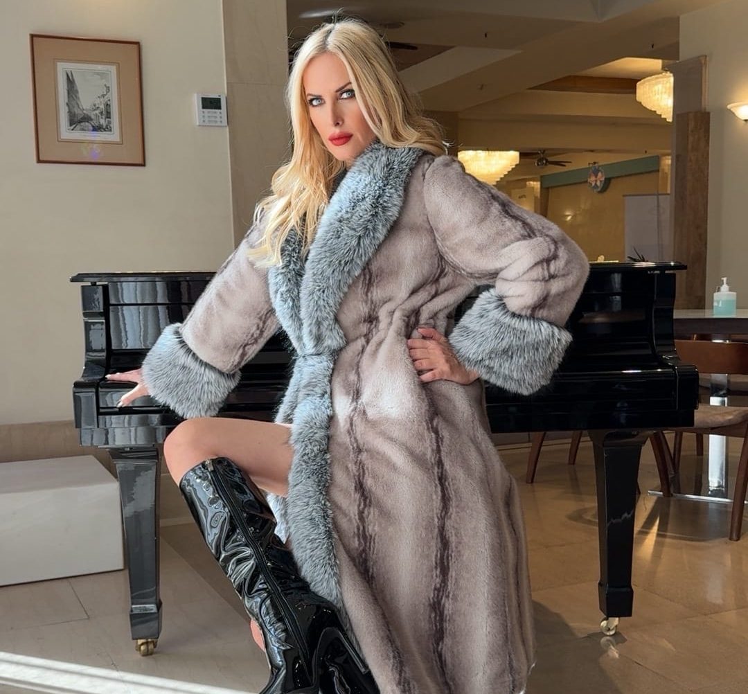 Γούνα γκρι  με πλούσιο τρίχωμα στον γιακά και στα μανίκια